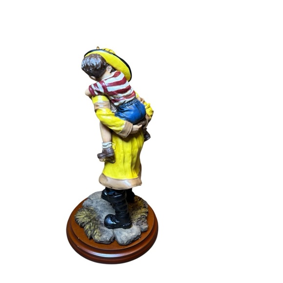 🔥 Vanmark Red Hats of Courage “Lean On Me” Fireman Figurine 1998 🧑‍🚒👶 - Picture 3 of 6